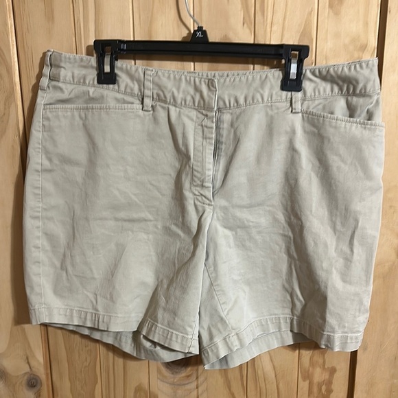Lands' End Tan Bermuda Shorts Classic Cotton Style - Picture 1 of 4